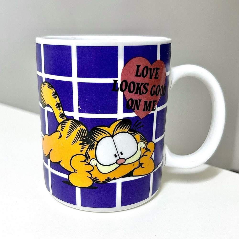 1978 Vintage Enesco GARFIELD “Love Looks Good On Me” Ceramic Coffee Mug